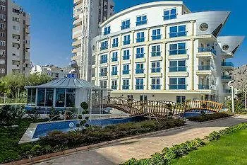 Melda Palace アパートホテル